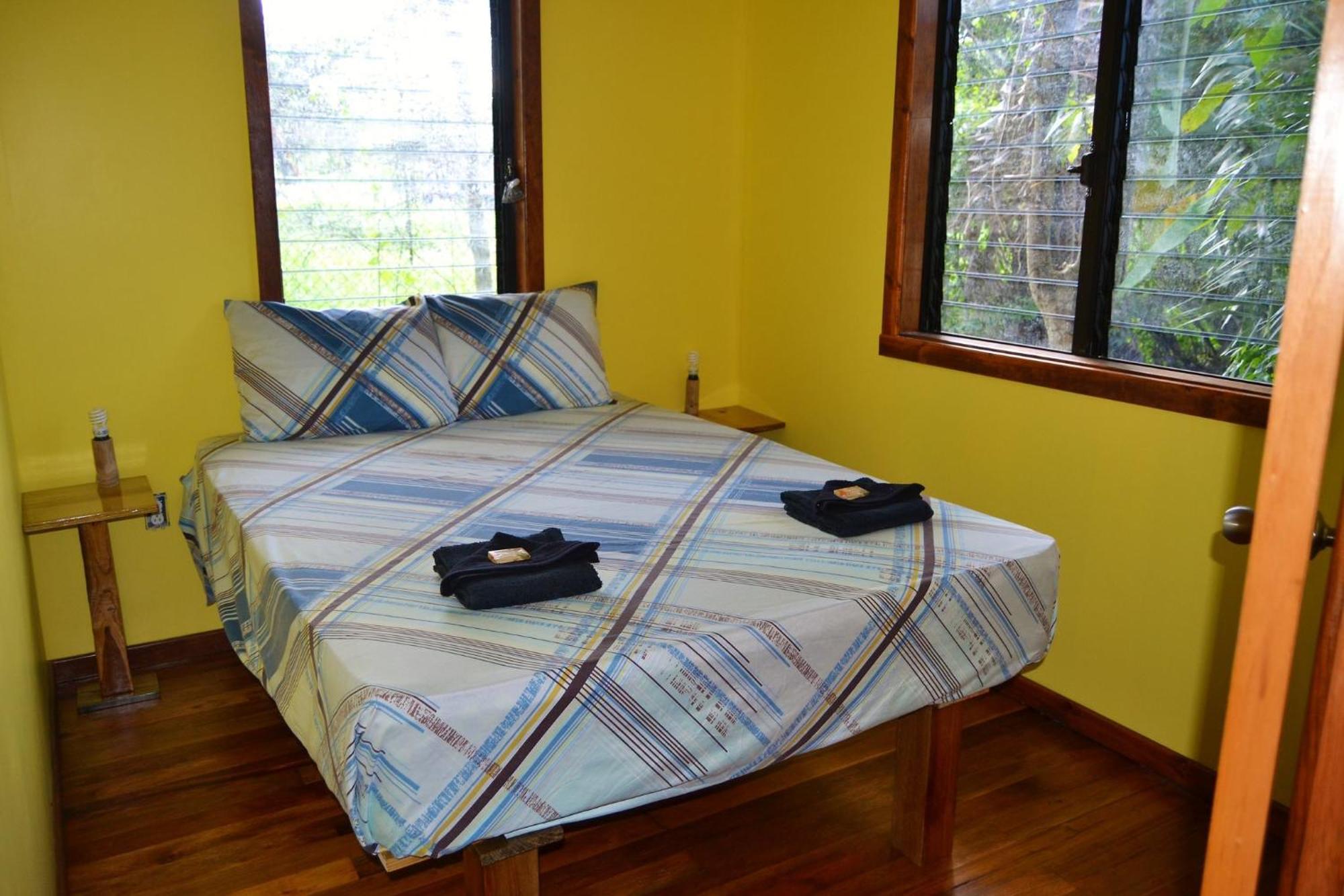 Iguana Roost Tourism Gold Standard Fully Equipped Two Bedroom Cabin San Ignacio Esterno foto